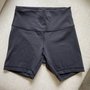 Lululemon Wunder Train HR shorts 6” size 8